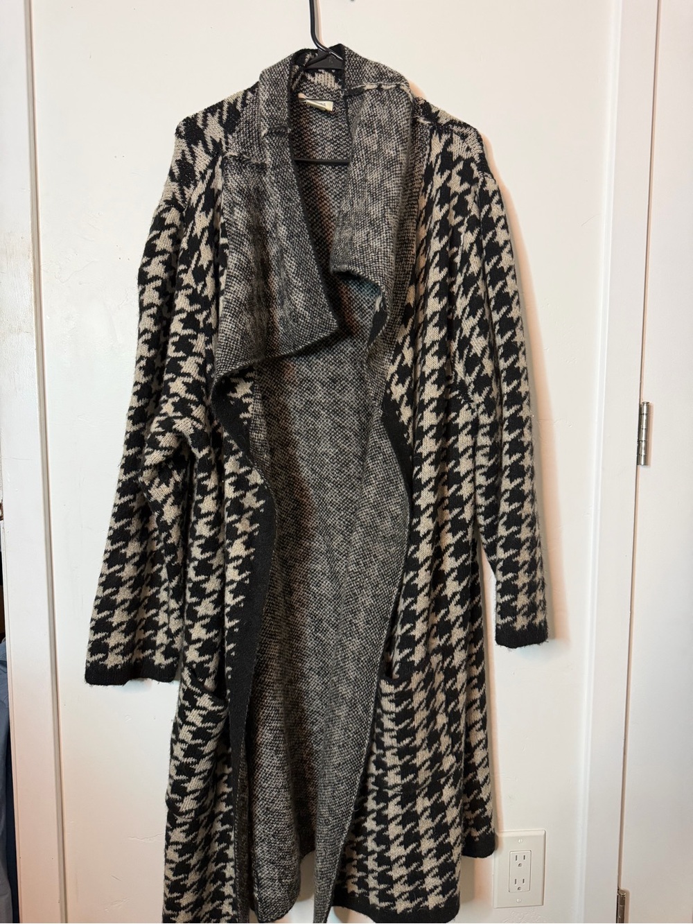 Black and Cream Houndstooth Open-Front Sweater Cardigan